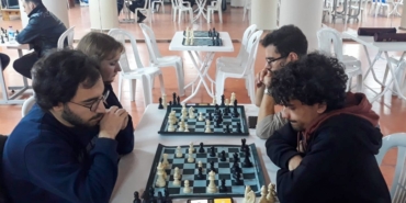 Satranç severler turnuvada buluştu