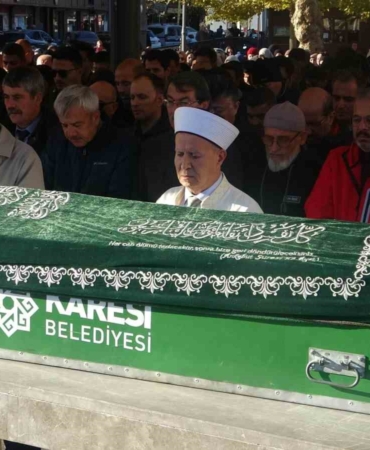 Scooter kazasında hayatını kaybeden Ecem Sultan Çamlı son yolculuğuna uğurlandı