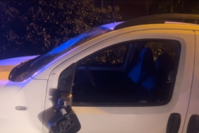 Sinirlendiği alt komşusunun otomobilini parçaladı