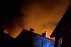 Sobadan çıkan yangın 3 evi küle çevirdi