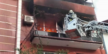 Sobadan çıkan yangında ev alev alev yandı: İtfaiye ekipleri evdeki hayvanları kurtardı