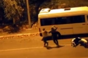 Sokak ortasında tartıştığı kişiye bıçak çekti