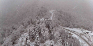 Sonbahar renkleri beyaz örtüyle kaplandı, ortaya kartpostallık görüntüler çıktı