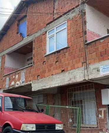 Sosyal yardımlarla geçinen karısını cezaevinden izinli çıkıp öldürdü
