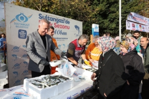 Sultangazi Belediyesi’nden ücretsiz balık dağıtımı