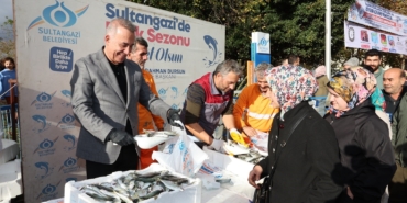Sultangazi Belediyesi’nden ücretsiz balık dağıtımı