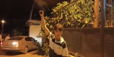 Tabancayla sokak ortasında birbirine ateş edip o anları sosyal medyada paylaşan çocuklar yakalandı