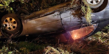 Takla atan otomobilden hafif yaralı kurtuldu