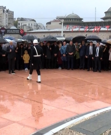 Taksim Meydanı’nda Atatürk anması