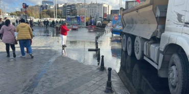 Taksim’i su bastı, vatandaşlar yürümekte güçlük çekti