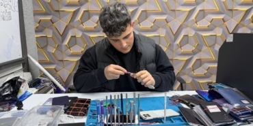 Tamire bırakılan telefon bomba gibi patladı