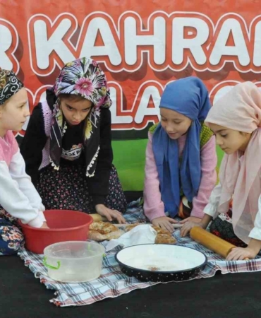 ’Tarih yazan çocuklar’ Mustafakemalpaşa’da