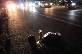 Tekirdağ’da devrilen aydınlatma direği, seyir halindeki sürücülerin üzerine düştü