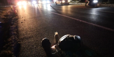 Tekirdağ’da devrilen aydınlatma direği, seyir halindeki sürücülerin üzerine düştü