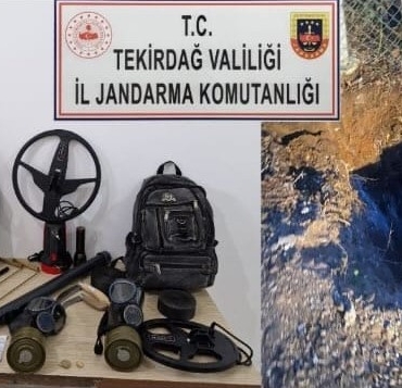 Tekirdağ’da kaçak kazıya baskın: Dedektör, boşluk bulma cihazı ve gaz maskeleri ele geçirildi