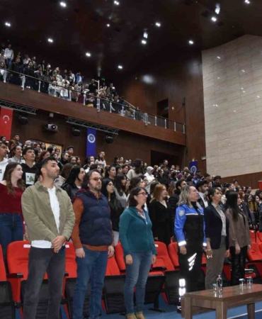 Tekirdağ’da üniversitelilere kadına yönelik şiddetle mücadele eğitimi verildi