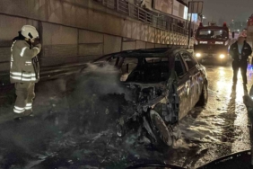 TEM Otoyolu’nda seyir halindeki araç alev alev yandı