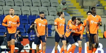 Trendyol Süper Lig: Başakşehir: 4 - Göztepe: 0 (İlk yarı)