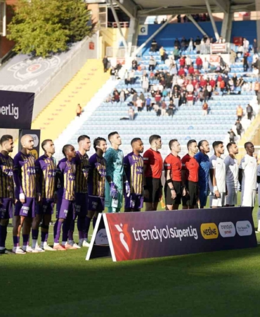 Trendyol Süper Lig: Eyüpspor: 1 - Hatayspor: 0 (İlk yarı)
