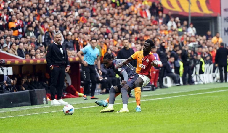 Trendyol Süper Lig: Galatasaray: 1 - Samsunspor: 0 (İlk yarı)