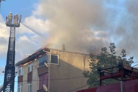 Ümraniye’de tadilat esnasında tüp patladı, çatı katı alev alev yandı