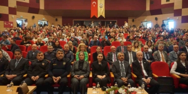 Vali Sezer: "Uyuşturucuyla mücadelede en büyük görev ailelere düşüyor"