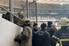 Yaklaşık 40 bin taraftarın izlediği Bursaspor maçında yangın paniği