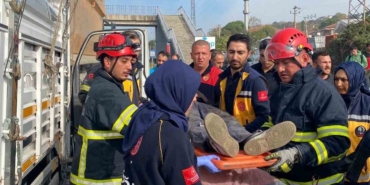 Yalova’da kamyonet kamyona arkadan çarptı: 1 yaralı