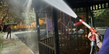 Yalova’da parkta yakılan ateş kamelya yangınına sebep oldu