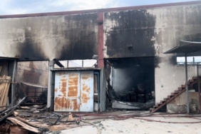 Yanan mobilya fabrikasındaki hasar günün ilk ışıklarıyla ortaya çıktı