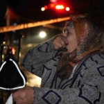 Yangına uykuda yakalandı... 83 yaşındaki kadın yanan evinden son anda kurtarıldı