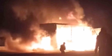 Yangında alev topuna dönen tır kullanılamaz hale geldi