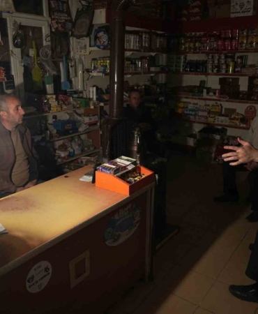 Yangında elektrikler kesilince gaz lambası nostaji yaşattı