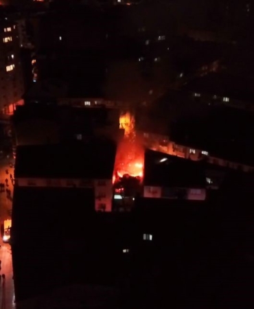 Yangından kaçarken evcil hayvanını kurtarmayı ihmal etmedi