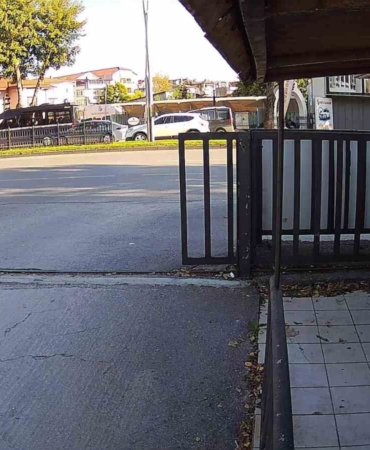 Yaya geçidinden geçerken aracın çarptığı kız çocuğu ağır yaralandı