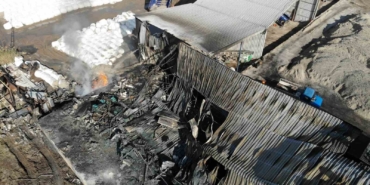 Yem fabrikasındaki yangının boyutu gün ağardığında havadan görüntülendi