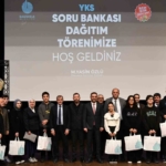 YKS’ye hazırlanan öğrencilere soru bankası seti desteği