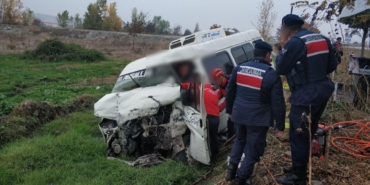 Zincirleme kazada sürücünün sıkıştığı araç çalıntı çıktı