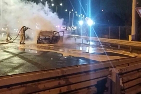 15 Temmuz Şehitler Köprüsü’nde otomobil alev alev yandı