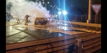 15 Temmuz Şehitler Köprüsü’nde otomobil alev alev yandı