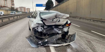 2 otomobil kazaya karıştı: 3 yaralı