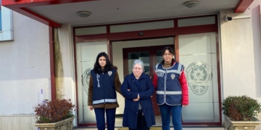 22 ayrı dolandırıcılık suçundan aranan yaşlı kadın yakayı ele verdi