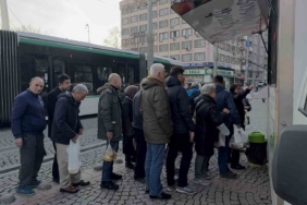 Aldığı hisseler çakılınca, patron gitsin diye lokma dağıttı