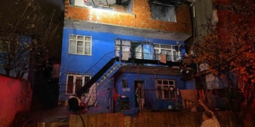 Alev alev yanan ev, ekipleri seferber etti