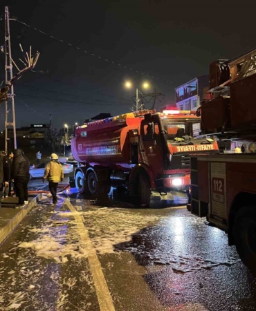 Arnavutköy’de korkutan iş yeri yangını: Alevler kameraya anbean yansıdı