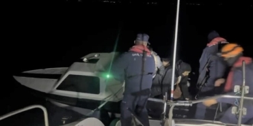Ayvacık açıklarında 12 kaçak göçmen yakalandı