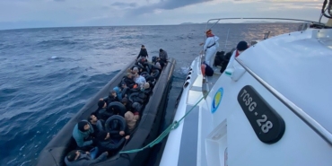 Ayvacık açıklarında 72 kaçak göçmen yakalandı