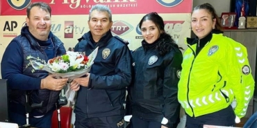 Ayvalık Polisi’nden engelli gazeteciye nazik jest