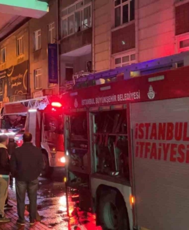 Bağcılar’da çatı katında yangın paniği: Mutfak tüpü patladı