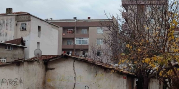 Bağcılar’da korkutan yangın, gecekondu kullanılamaz hale geldi